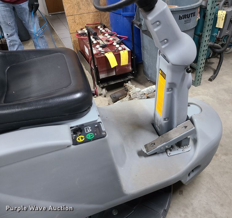 image for item EZ9245 Advance Abolition 2710  floor buffer