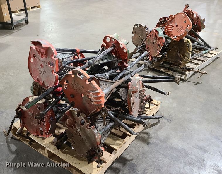 image for item GB9139 Approximately 15 pipe threading stands