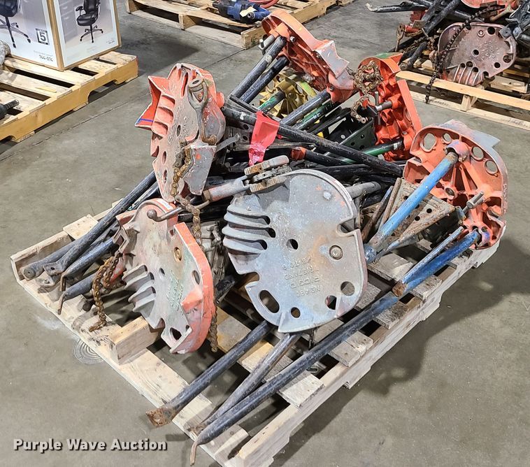 image for item GB9139 Approximately 15 pipe threading stands