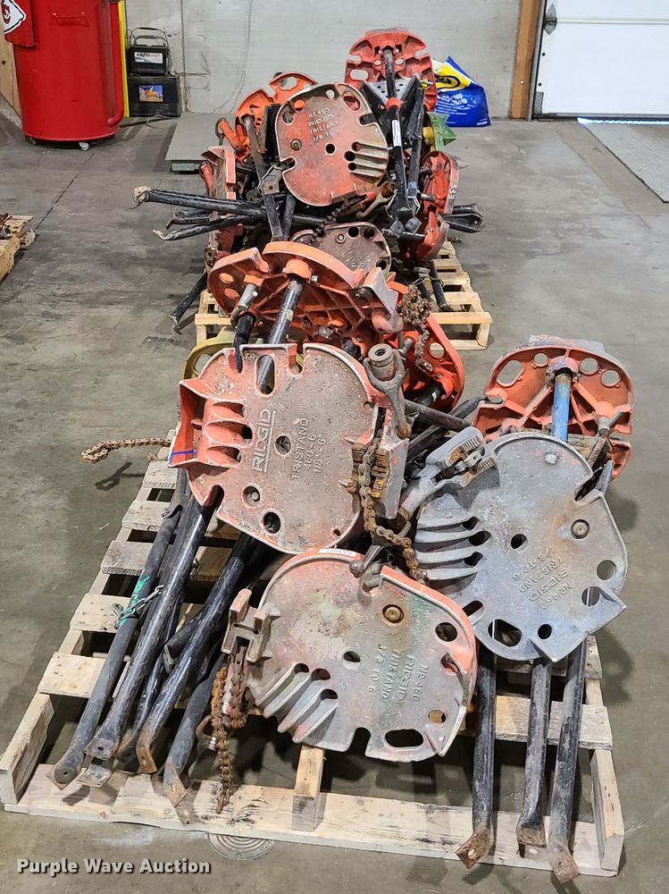 image for item GB9139 Approximately 15 pipe threading stands