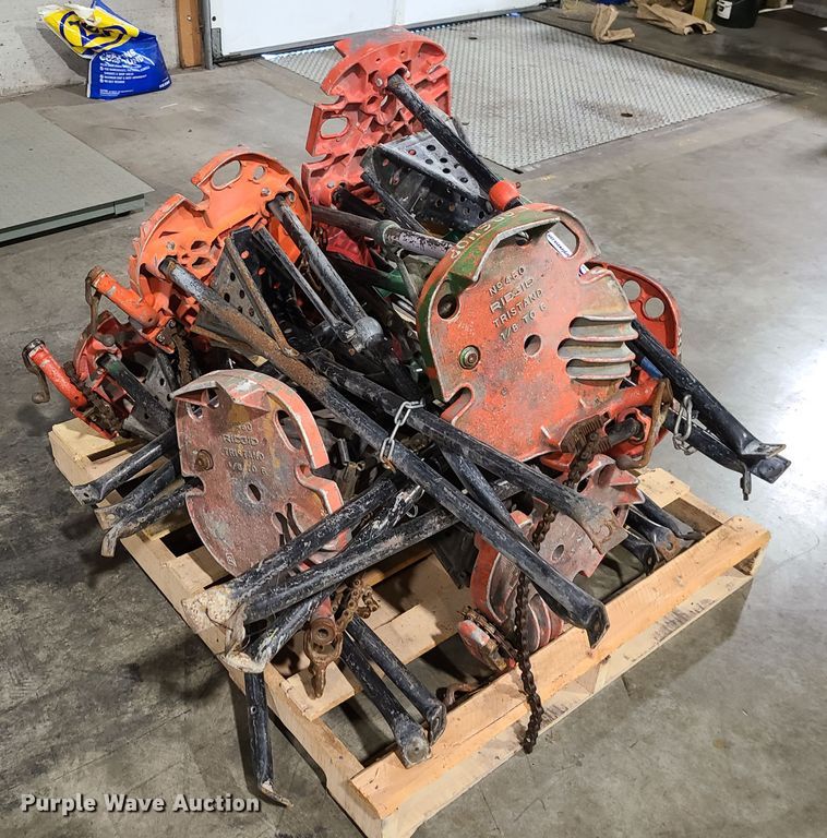 image for item GB9139 Approximately 15 pipe threading stands