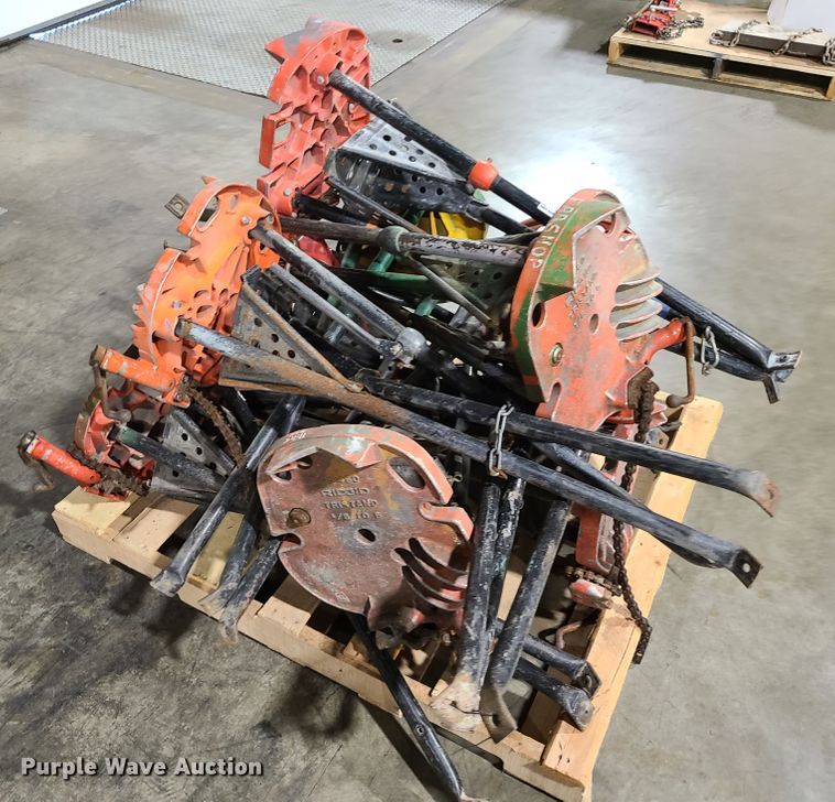 image for item GB9139 Approximately 15 pipe threading stands