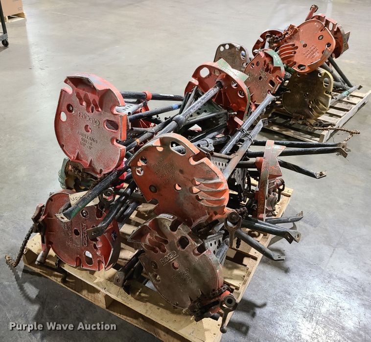 image for item GB9139 Approximately 15 pipe threading stands