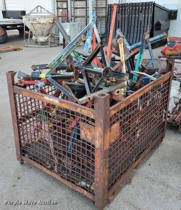 image for item GB9155 Approximately 30 pipe stands