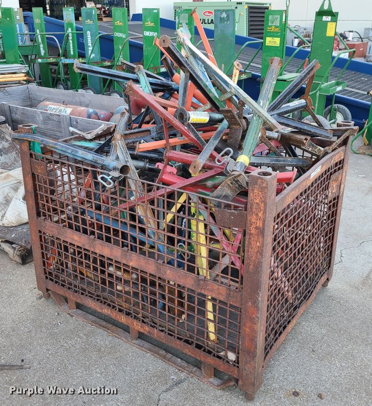 image for item GB9155 Approximately 30 pipe stands