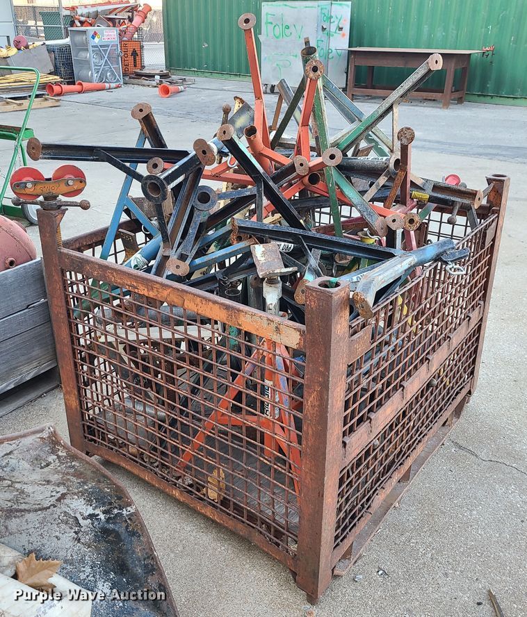 image for item GB9155 Approximately 30 pipe stands