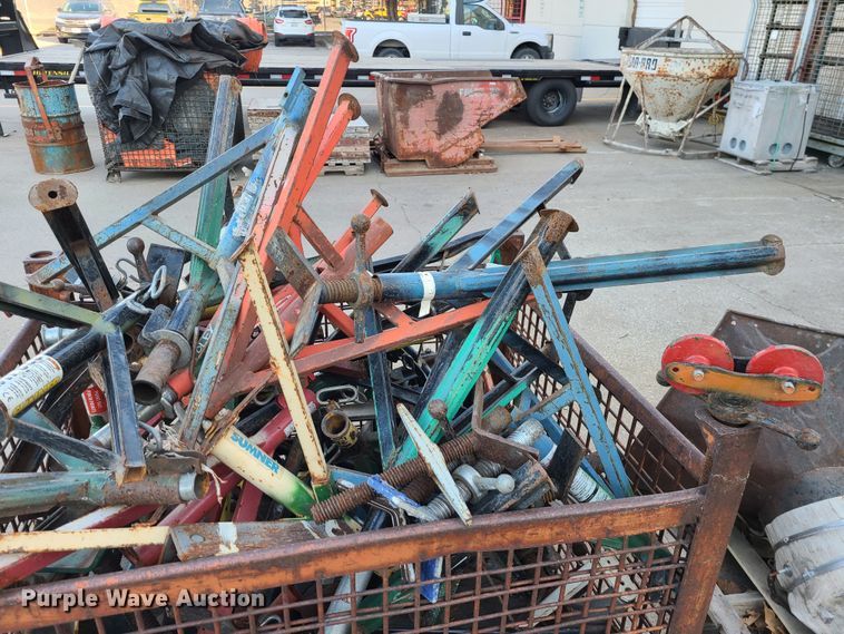 image for item GB9155 Approximately 30 pipe stands