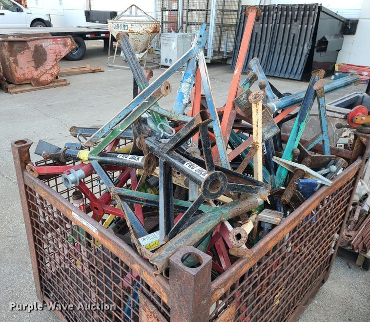 image for item GB9155 Approximately 30 pipe stands