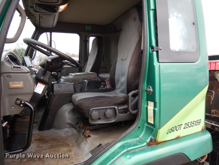 image for item HR9051 2010 Nissan 2300LP  rollback truck