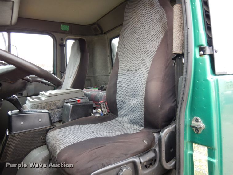 image for item HR9051 2010 Nissan 2300LP  rollback truck