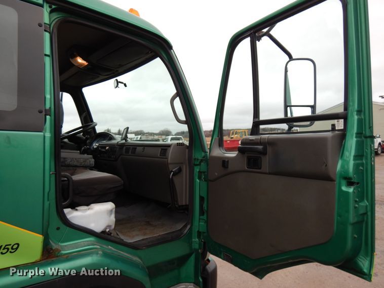 image for item HR9051 2010 Nissan 2300LP  rollback truck