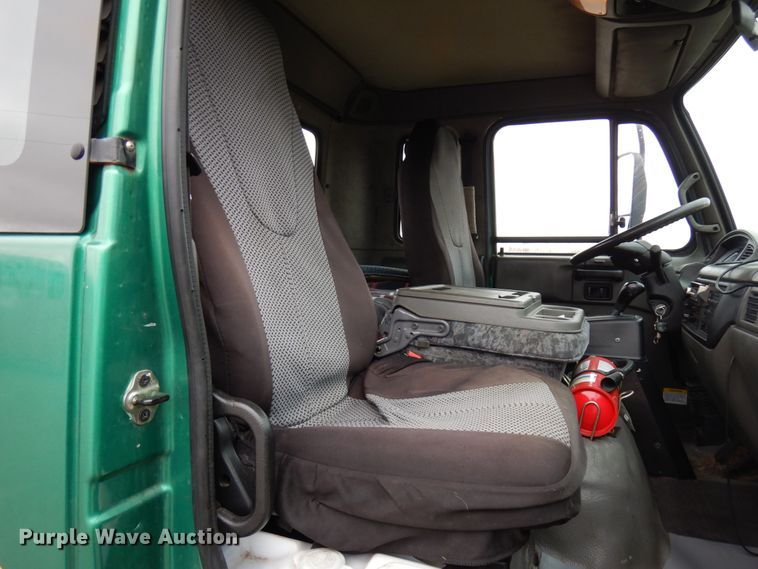 image for item HR9051 2010 Nissan 2300LP  rollback truck