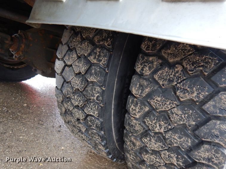 image for item HR9051 2010 Nissan 2300LP  rollback truck