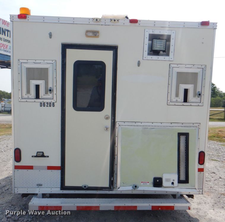 image for item HT9419 2001 Coachcraft  fiber optic trailer