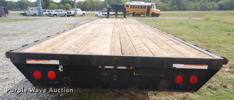 image for item HT9455 2002 Apache  equipment trailer