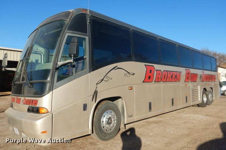 image for item HU9364 2001 MCI E4500  coach bus