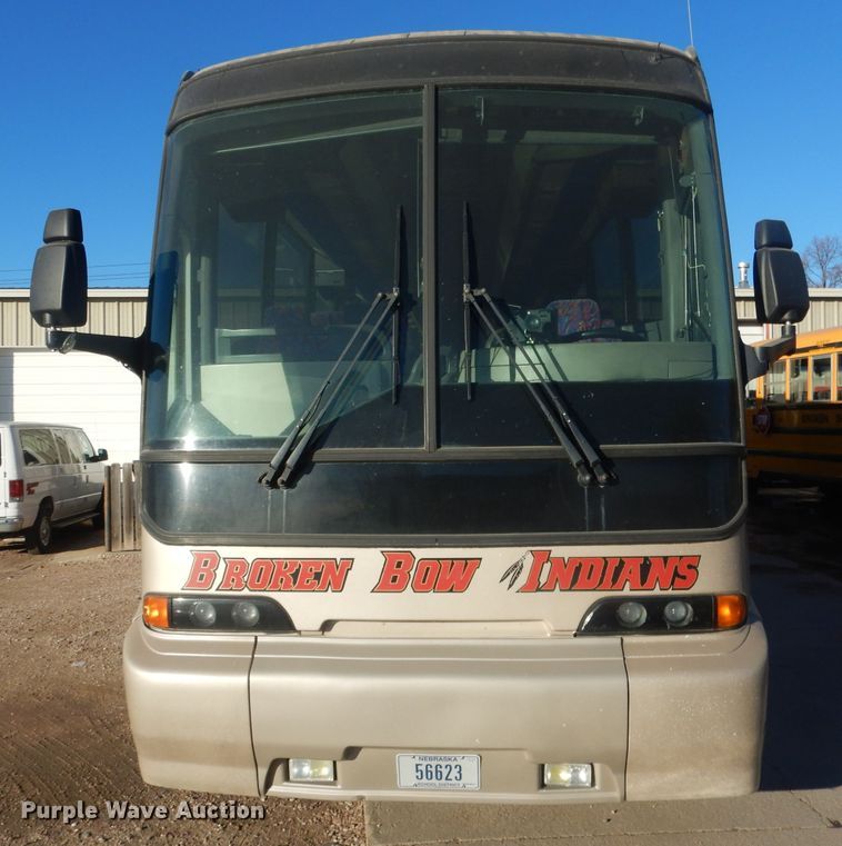 image for item HU9364 2001 MCI E4500  coach bus