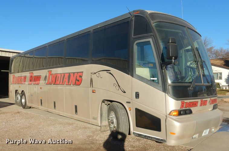 image for item HU9364 2001 MCI E4500  coach bus