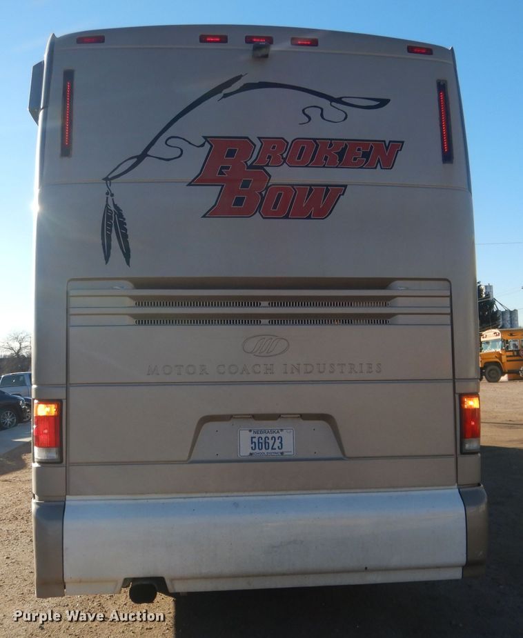 image for item HU9364 2001 MCI E4500  coach bus