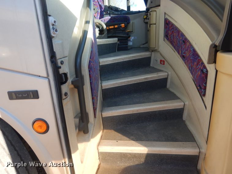 image for item HU9364 2001 MCI E4500  coach bus