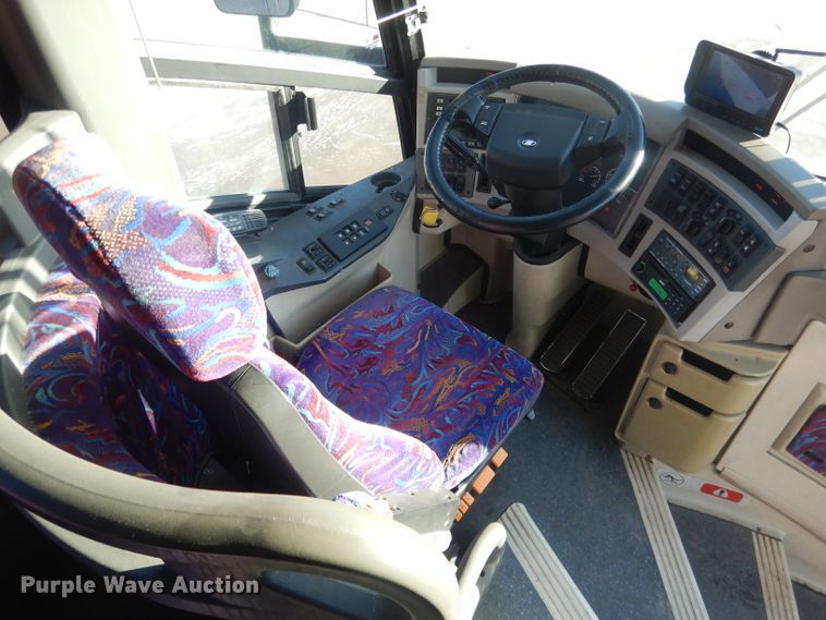 image for item HU9364 2001 MCI E4500  coach bus