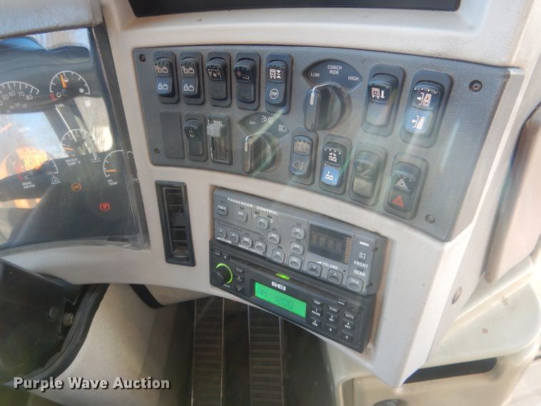 image for item HU9364 2001 MCI E4500  coach bus