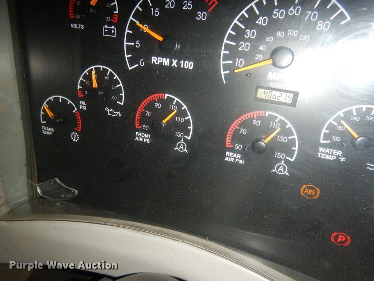 image for item HU9364 2001 MCI E4500  coach bus