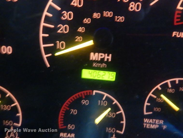 image for item HU9364 2001 MCI E4500  coach bus