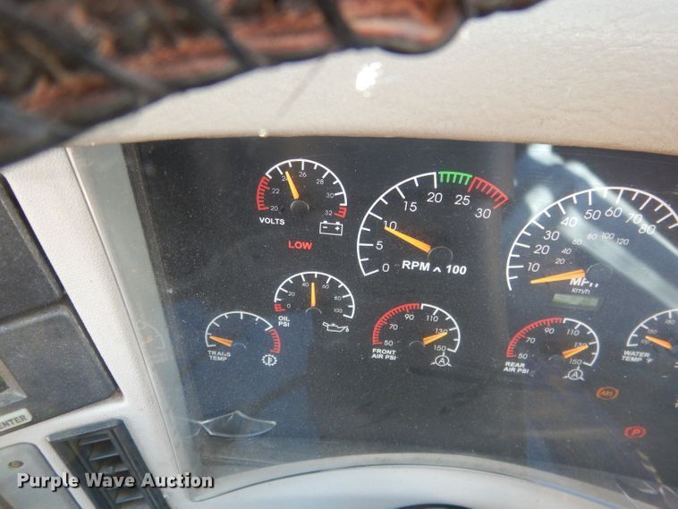 image for item HU9364 2001 MCI E4500  coach bus