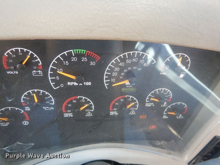 image for item HU9364 2001 MCI E4500  coach bus