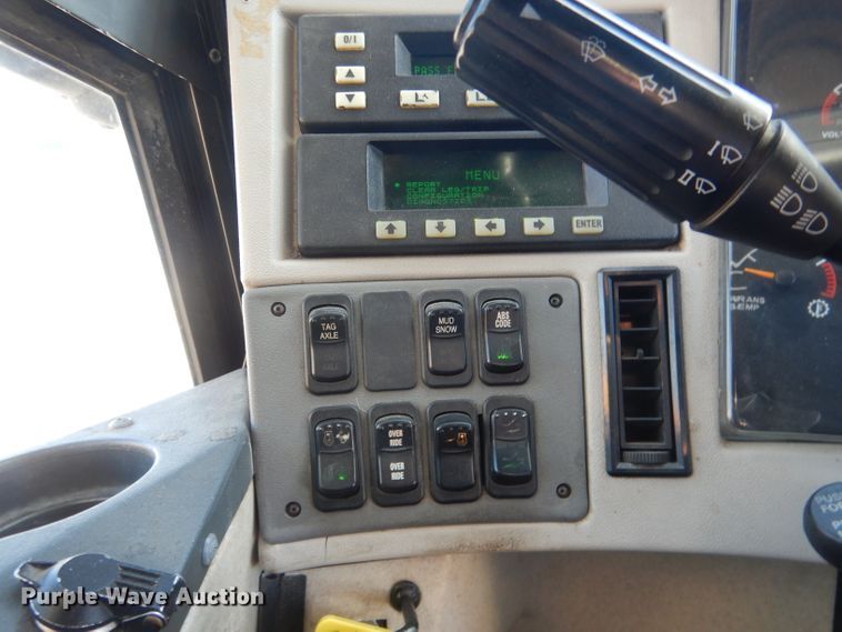 image for item HU9364 2001 MCI E4500  coach bus