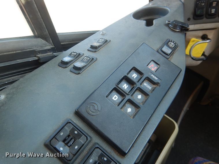 image for item HU9364 2001 MCI E4500  coach bus