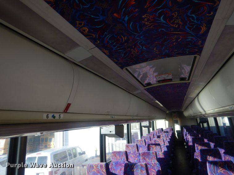 image for item HU9364 2001 MCI E4500  coach bus