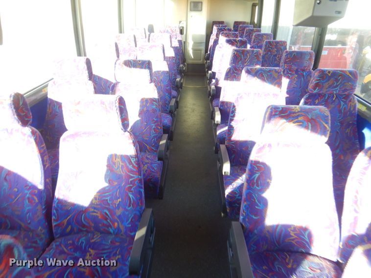 image for item HU9364 2001 MCI E4500  coach bus