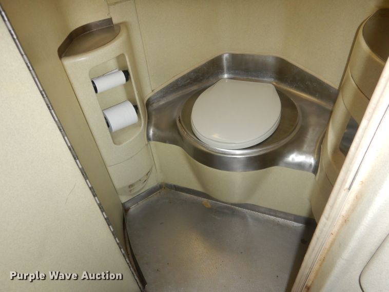 image for item HU9364 2001 MCI E4500  coach bus