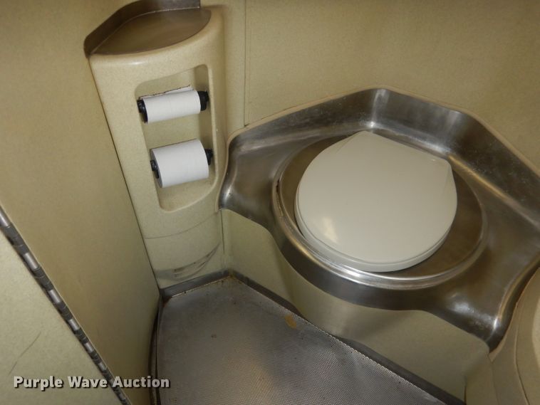 image for item HU9364 2001 MCI E4500  coach bus