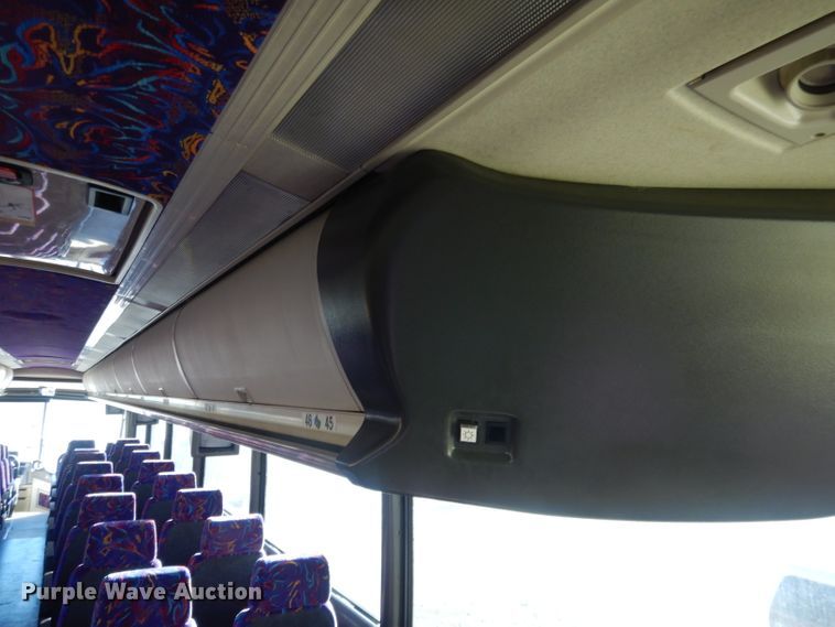 image for item HU9364 2001 MCI E4500  coach bus