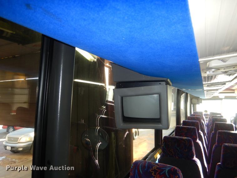 image for item HU9364 2001 MCI E4500  coach bus