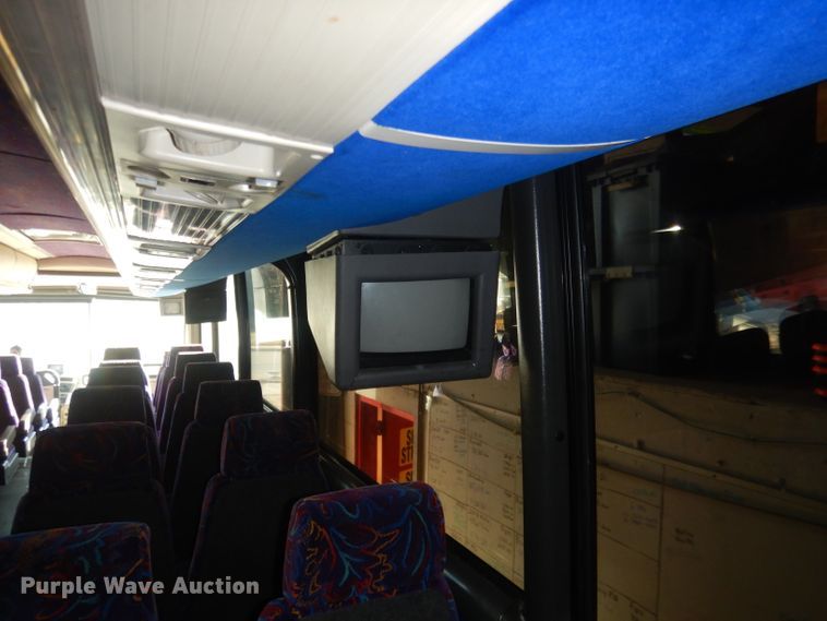 image for item HU9364 2001 MCI E4500  coach bus