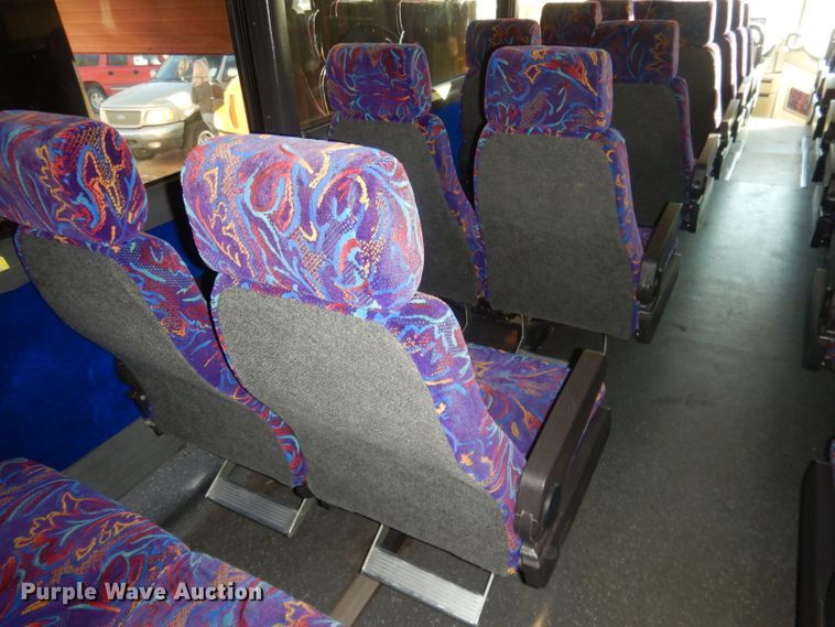 image for item HU9364 2001 MCI E4500  coach bus