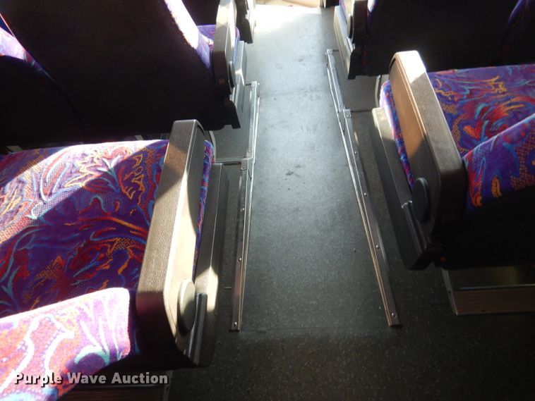 image for item HU9364 2001 MCI E4500  coach bus