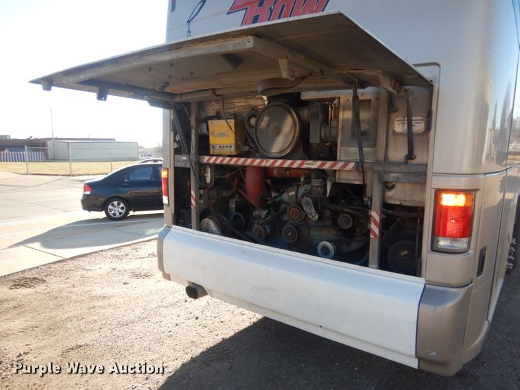 image for item HU9364 2001 MCI E4500  coach bus