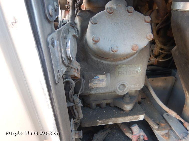 image for item HU9364 2001 MCI E4500  coach bus