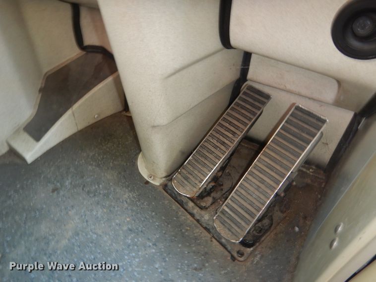 image for item HU9364 2001 MCI E4500  coach bus