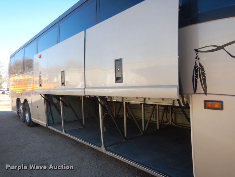 image for item HU9364 2001 MCI E4500  coach bus