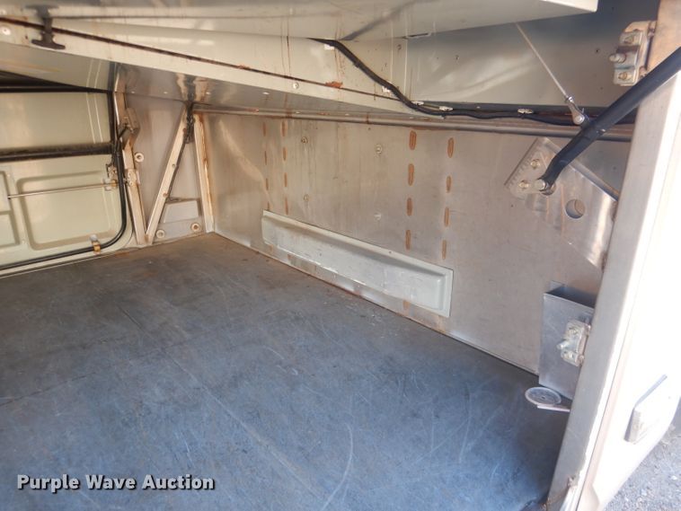 image for item HU9364 2001 MCI E4500  coach bus