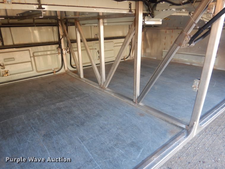 image for item HU9364 2001 MCI E4500  coach bus