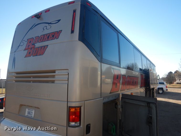 image for item HU9364 2001 MCI E4500  coach bus