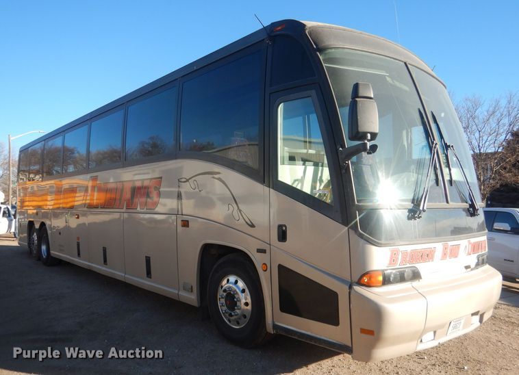 image for item HU9364 2001 MCI E4500  coach bus