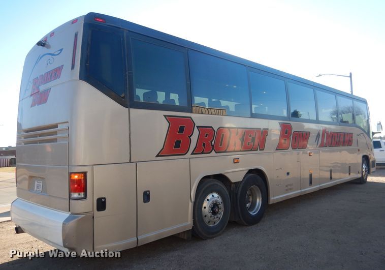 image for item HU9364 2001 MCI E4500  coach bus